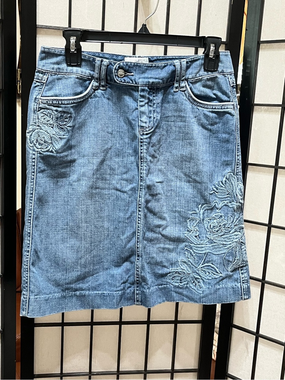 WHITE HOUSE BLACK MARKET BLANC Denim Embroidered A-Line Skirt - Light Blue SZ 2